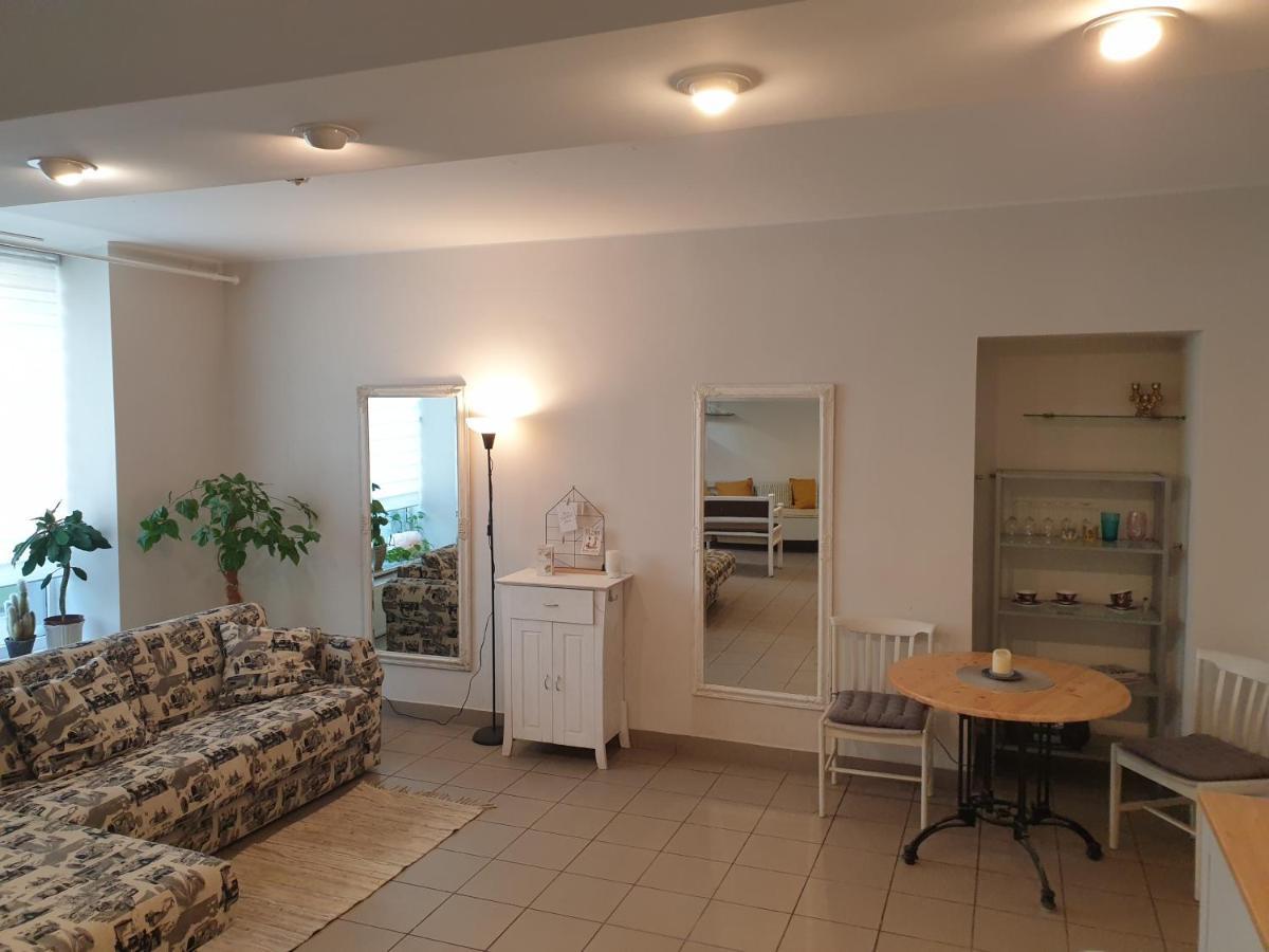Camellia Studio Apartment & Parking Rīga Exterior foto